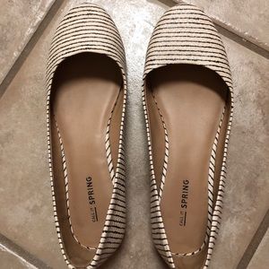 Round toe flats